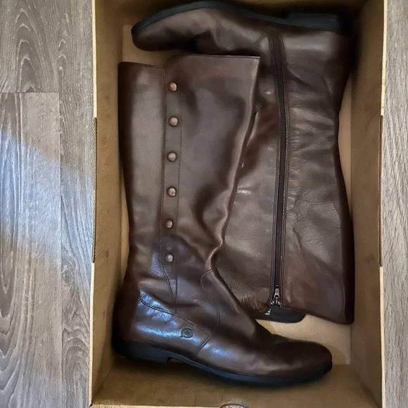 Born 8.5 knee length brown/walnut boots. - Picture 3 of 3